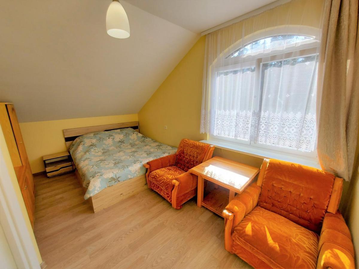 Neringa Guest House Паланга Экстерьер фото